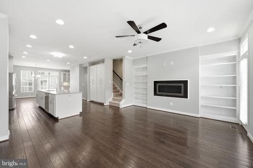 22883 EILEEN SQUARE