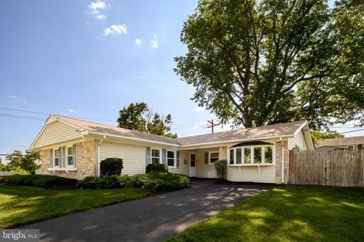 2416 Kinderbrook Ln, Bowie, MD 20715-2853, United States