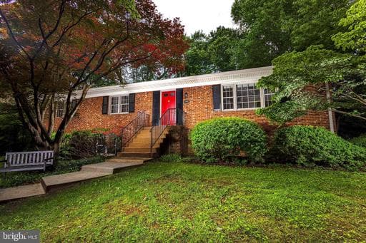 9908 Minburn St, Great Falls, VA 22066-2507, United States