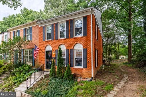 2305 HORSEFERRY COURT