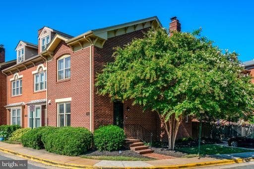 514 COLECROFT COURT