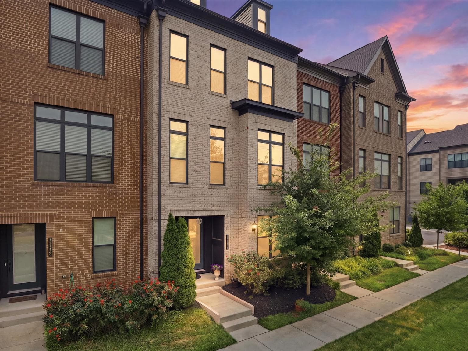 12331 Yellow Buckeye Way, Fairfax, VA 22030-6813, United States