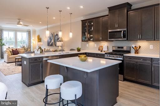 4202 CRESTED VIEW