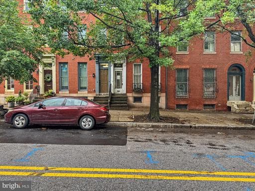 1424 HOLLINS STREET