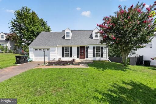 5624 Reardon Ln, Woodbridge, VA 22193-3756, United States