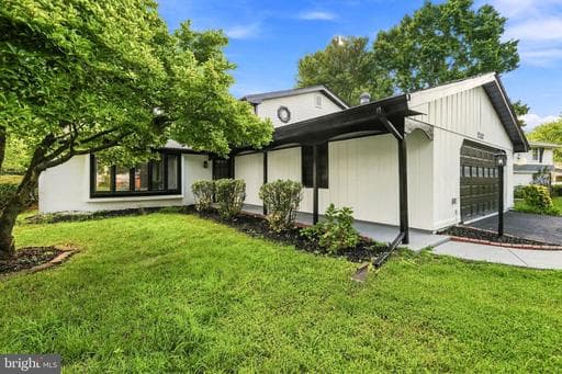 5202 CAROLINE CIRCLE