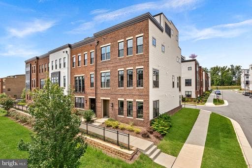 22168 Penelope Heights Ter, Ashburn, VA 20148-5347, United States