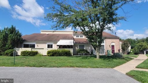 1514 KENSINGTON DRIVE