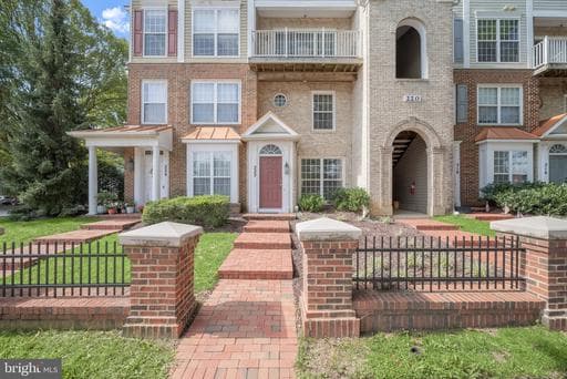 222 Fallsgrove Blvd, Rockville, MD 20850-4711, United States