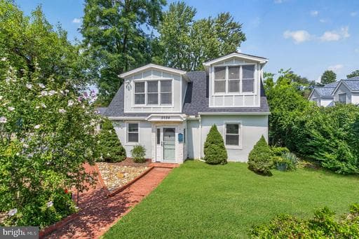 3134 CLAYBORNE AVENUE - Photo 1