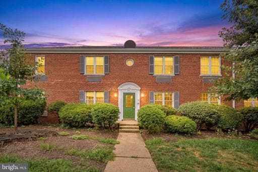 211 E GLEBE ROAD B