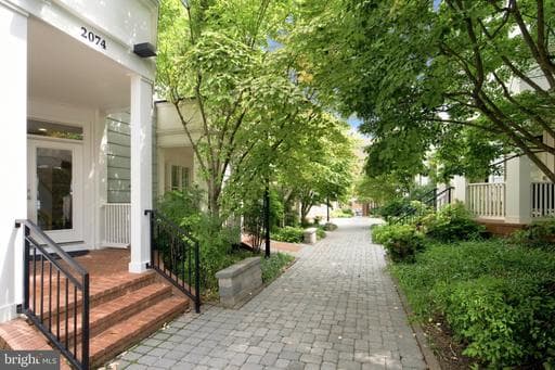 2074 N OAKLAND STREET - Photo 1