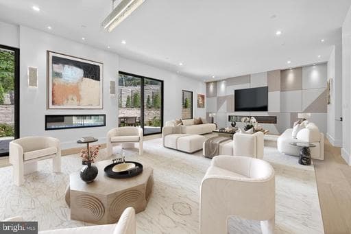 4509 FOXHALL CRES NW,WASHINGTON,DC,20007,WASHINGTON