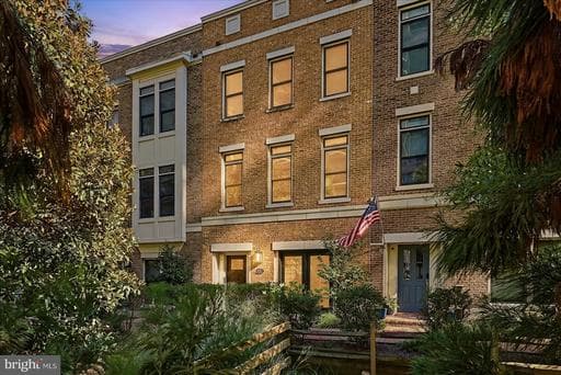1522 16th Ct N, Arlington, VA 22209-4104, United States - Photo 1