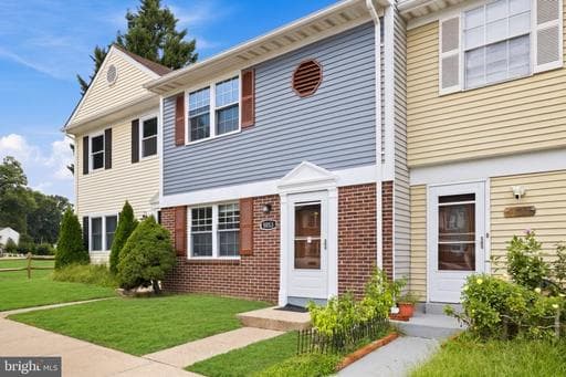 9053 Silver Maple Ct, Manassas, VA 20110-4884, United States