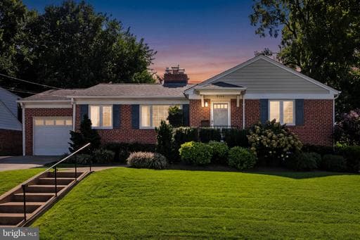 5106 33rd St N, Arlington, VA 22207-1854, United States - Photo 1