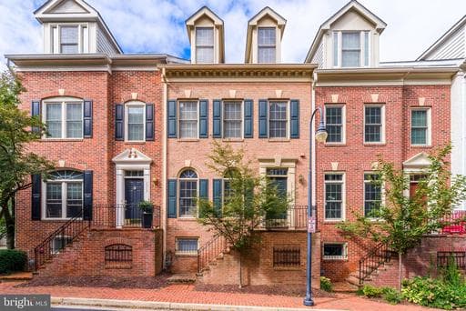 1318 N Adams Ct, Arlington, VA 22201-5869, United States - Photo 1
