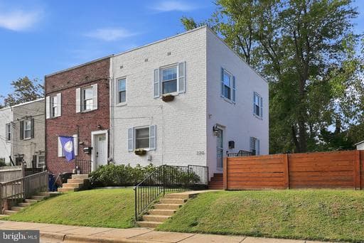 230 Aspen St, Alexandria, VA 22305-1812, United States