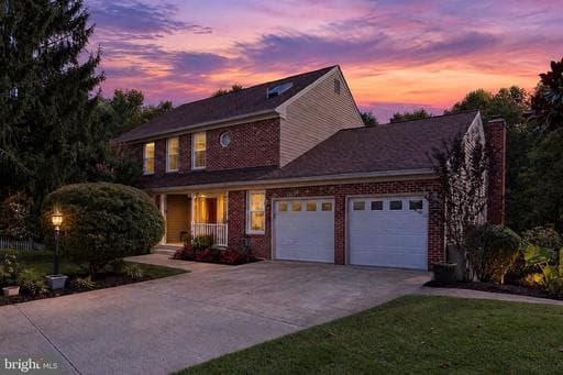 215 Heather Glen Rd, Sterling, VA 20165-5824, United States