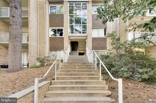 8000 Chanute Pl, Falls Church, VA 22042-1100, United States