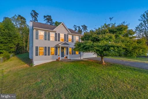 8 Bonnie Lee Ct, Stafford, VA 22556-3883, United States