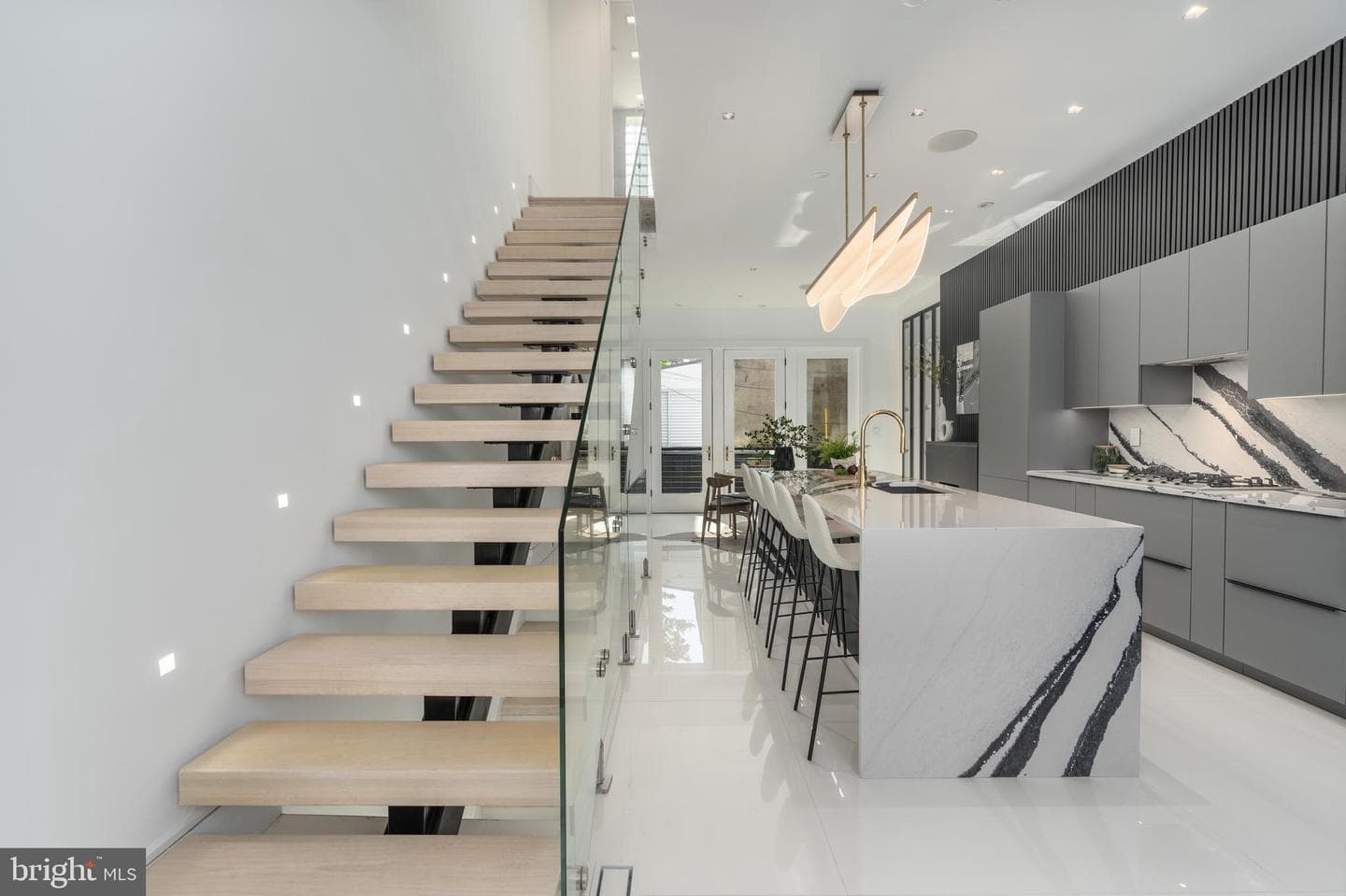 1604 13TH ST NW,WASHINGTON,DC,20009,WASHINGTON