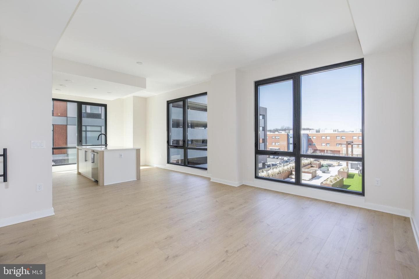 255 W. FALLS STATION BLVD #302,FALLS CHURCH,VA,22043,FALLS CHURCH CITY