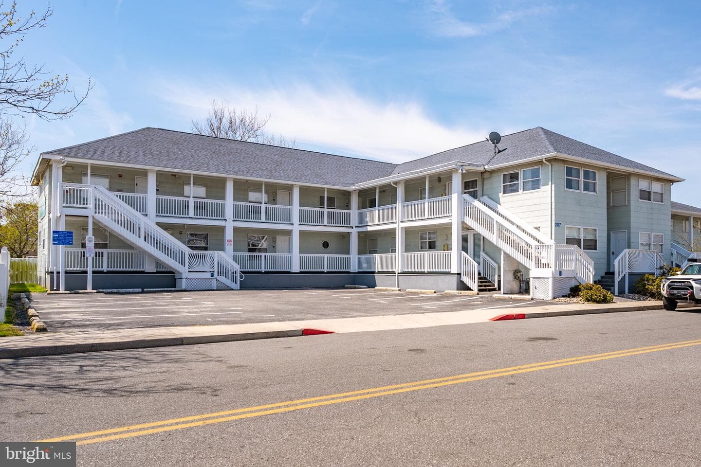 207 8TH STREET 203E