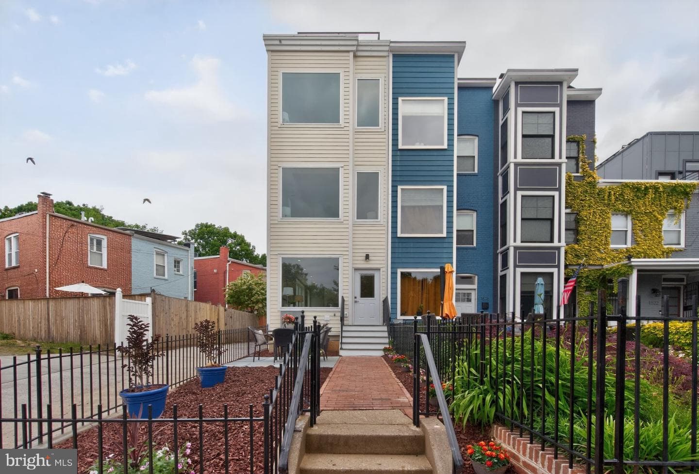 1516 NORTH CAROLINA AVENUE - Photo 1