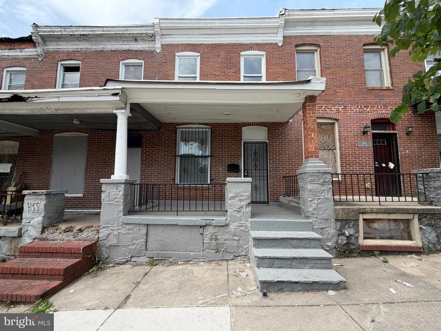 1410 N MILTON AVENUE - Photo 1