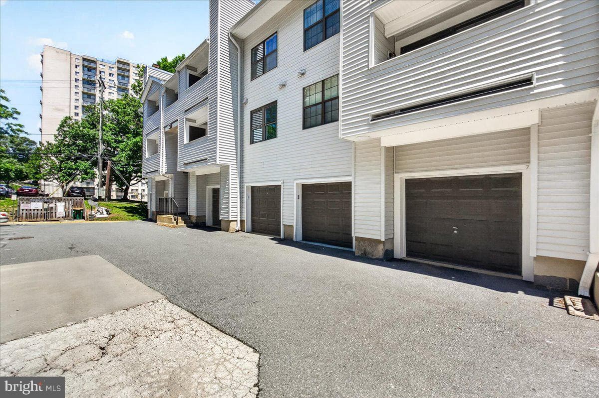 1603 CARRIAGE HOUSE TERRACE 1603-D