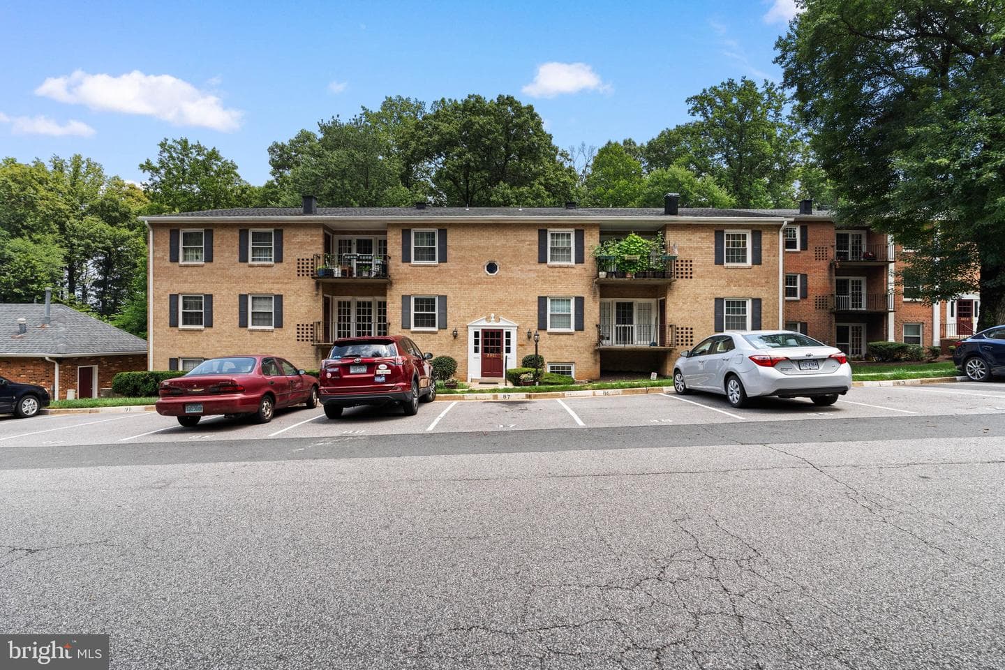 3901 LYNDHURST DRIVE 201