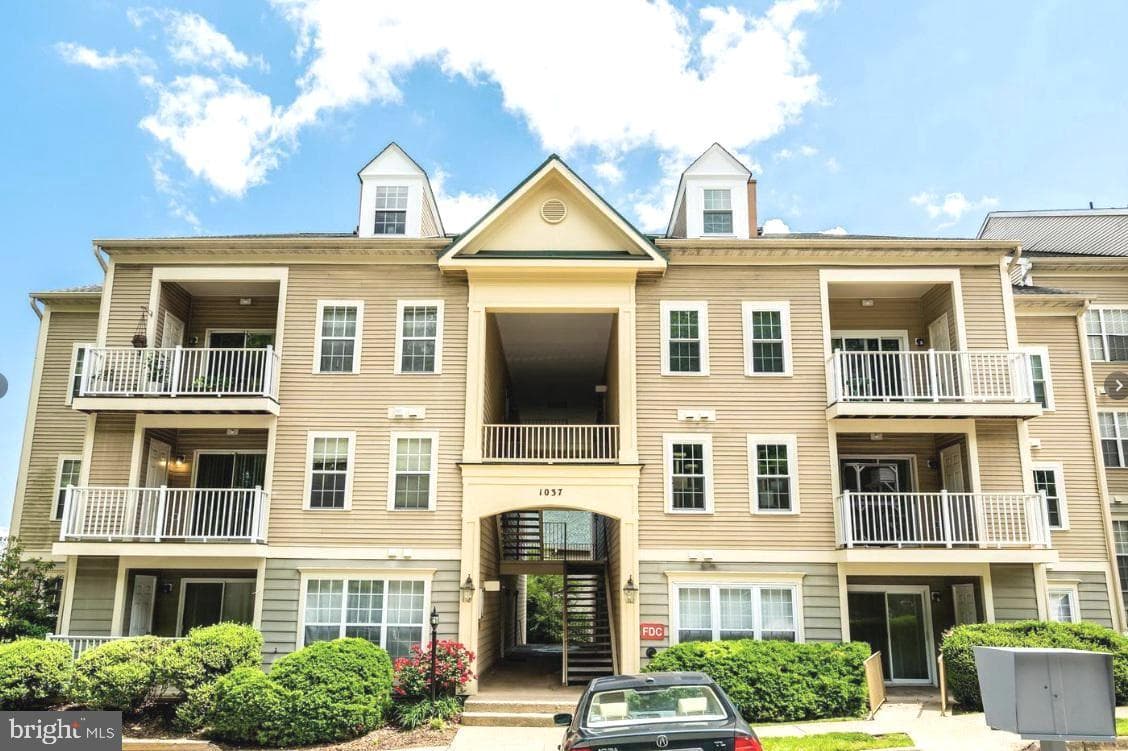 1037 GARDENVIEW LOOP 302