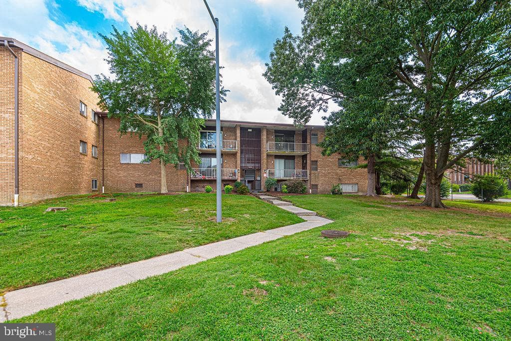 1030 ADAMS AVENUE 3B