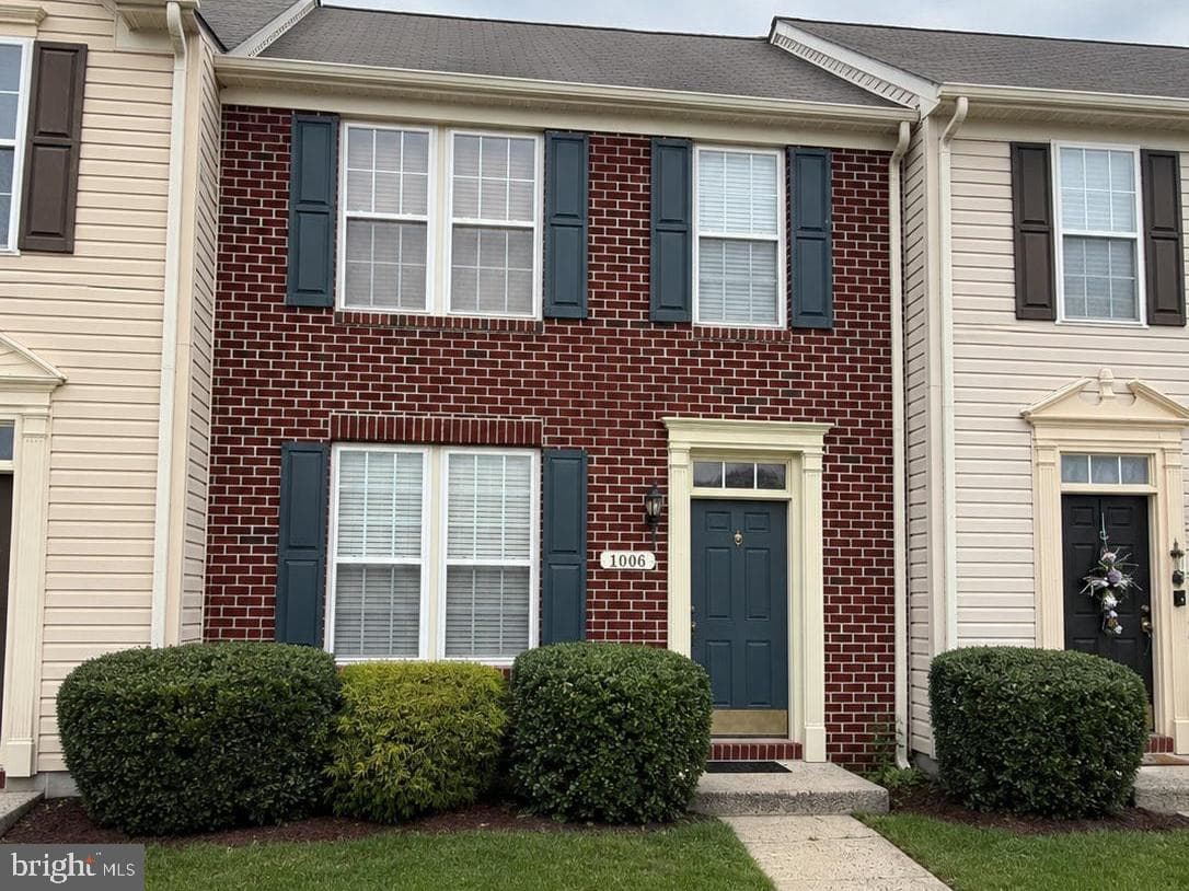 1006 MEADOW VIEW DRIVE