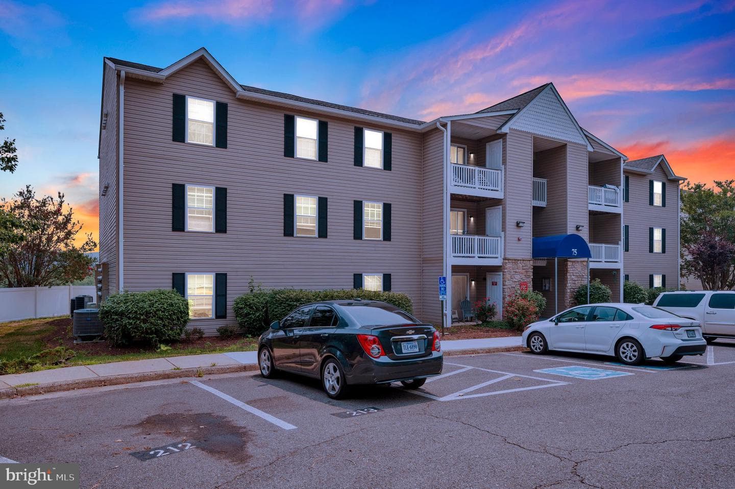 75 FERN OAK CIRCLE 303