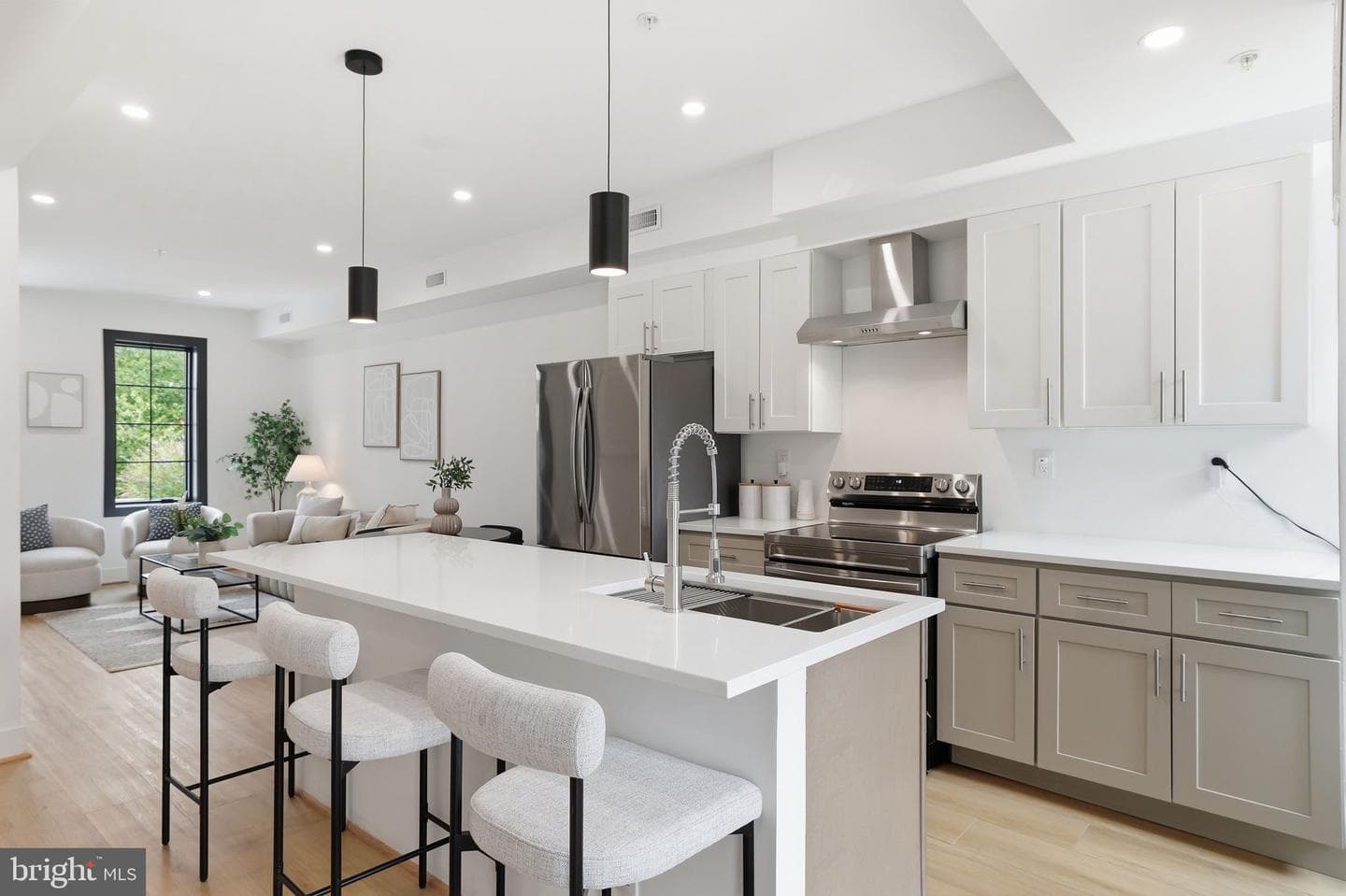 1024 SPRING ROAD - Photo 1