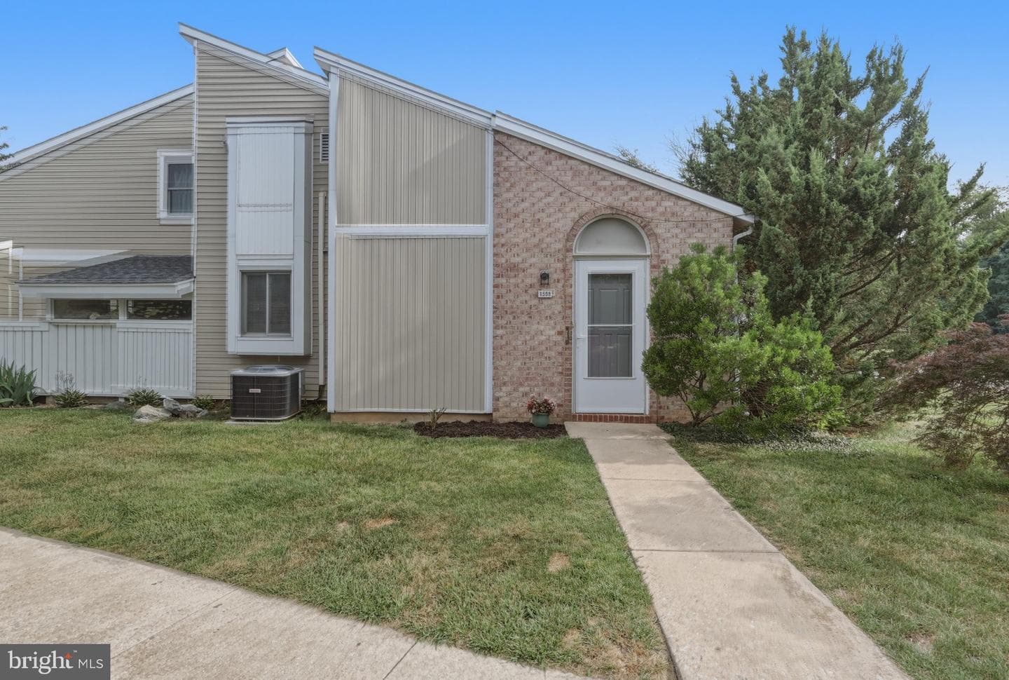 1508 KENSINGTON DRIVE