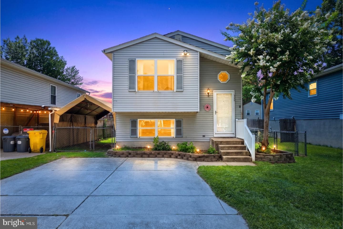 560 ELIZABETH LANE