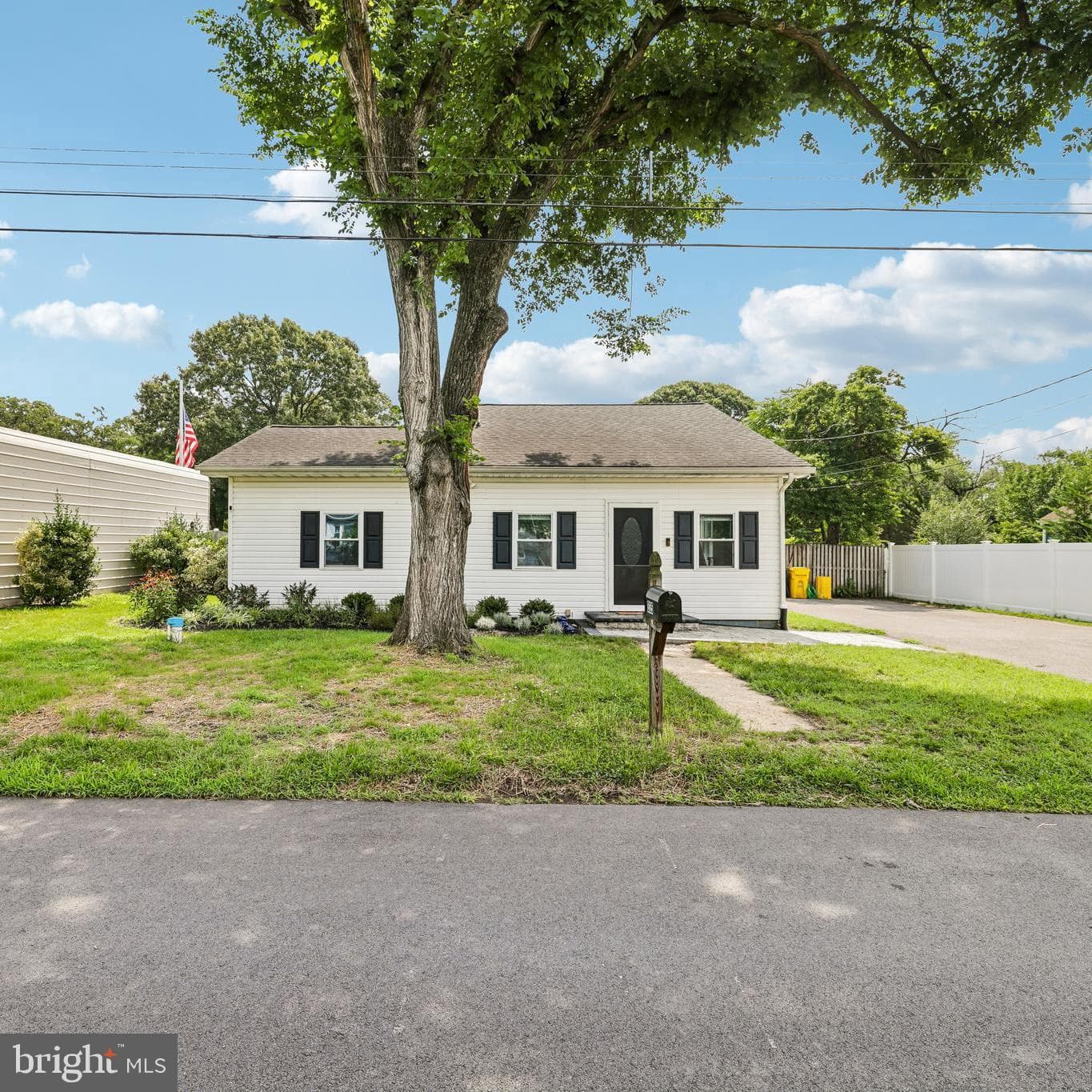 335 BEACH AVENUE