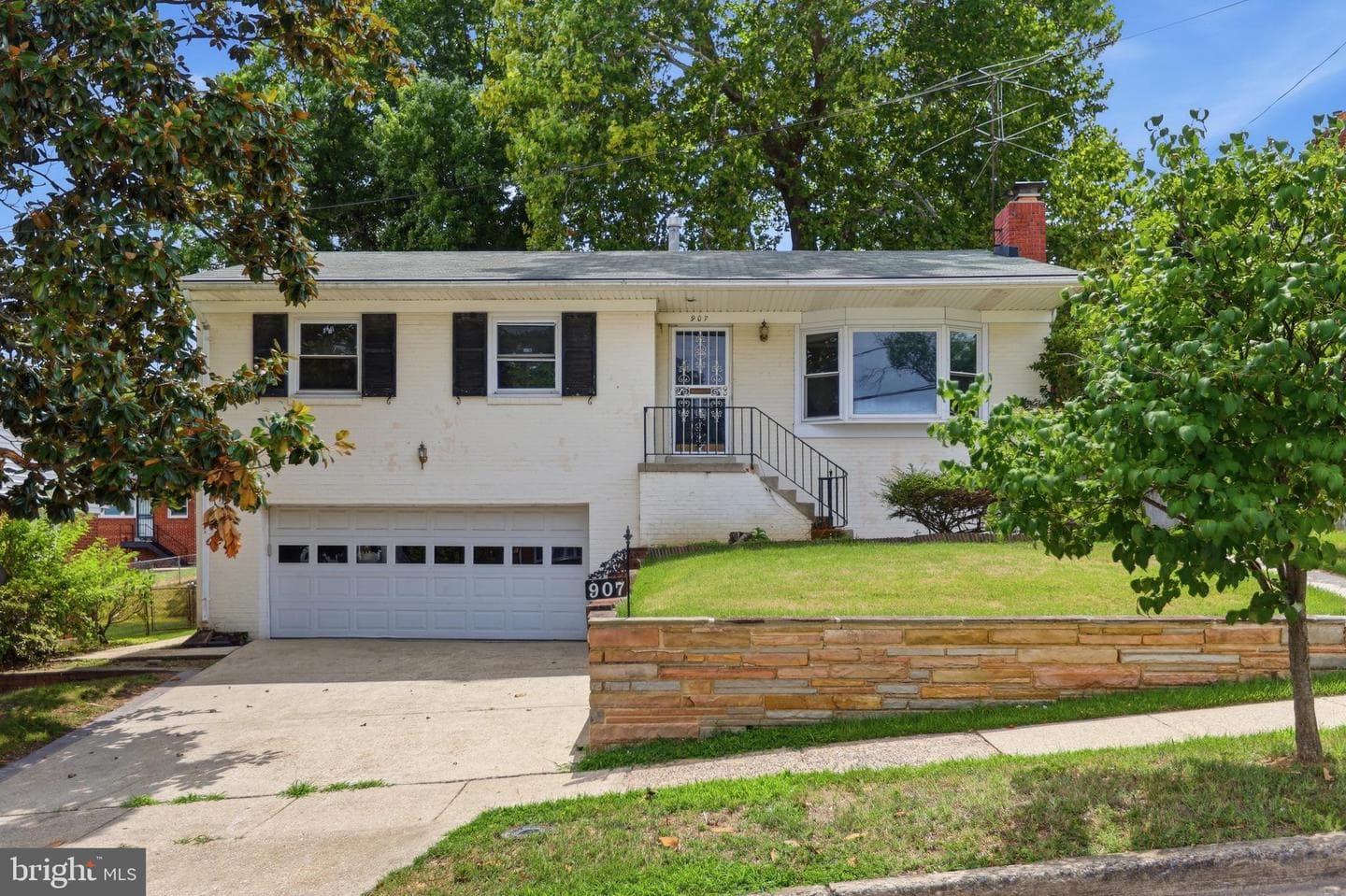 907 LURAY PLACE
