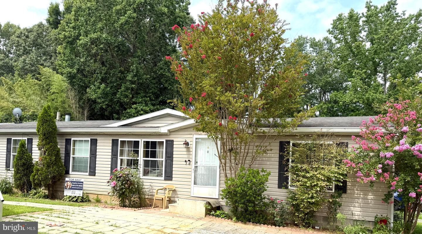 5 GARDEN LN