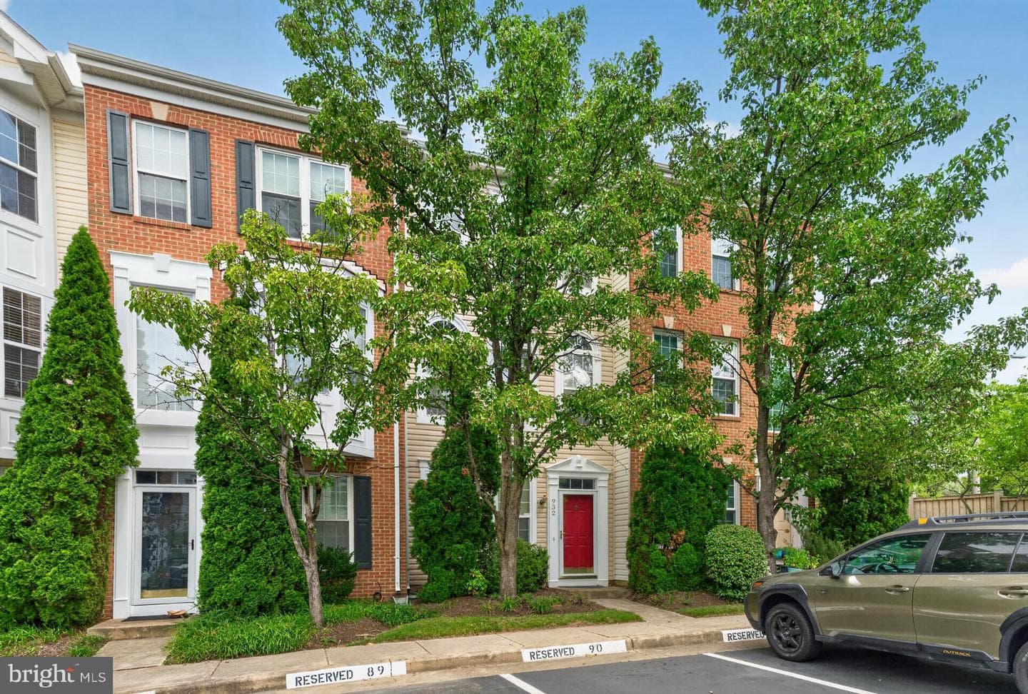 932 HARRISON CIRCLE