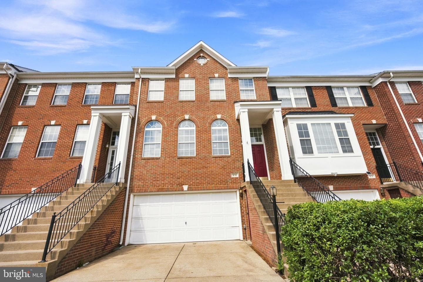 810 SYDNEY TERRACE