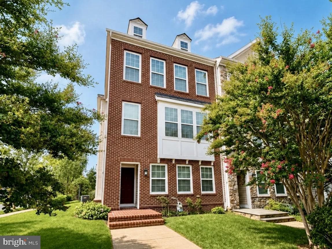 100 BLACKGUM COURT
