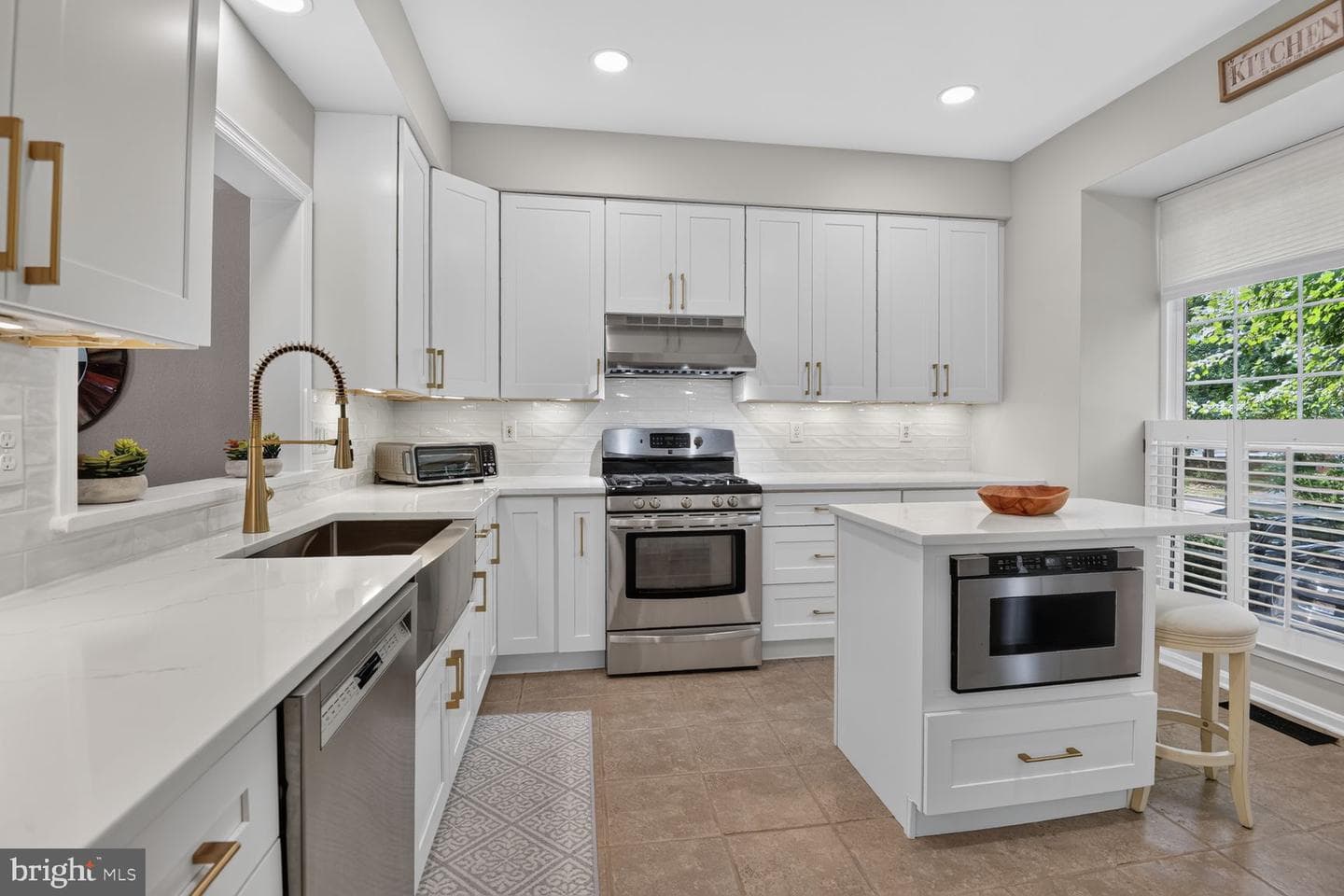 20752 Breezy Point Ter, Sterling, VA 20165-7456, United States