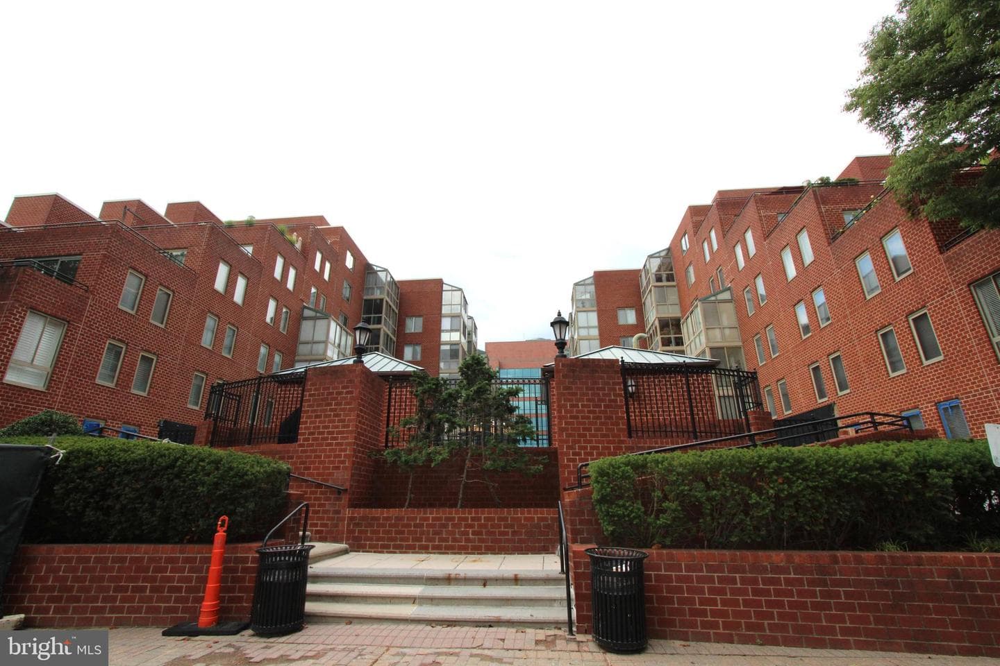 1045 N UTAH STREET 2-210