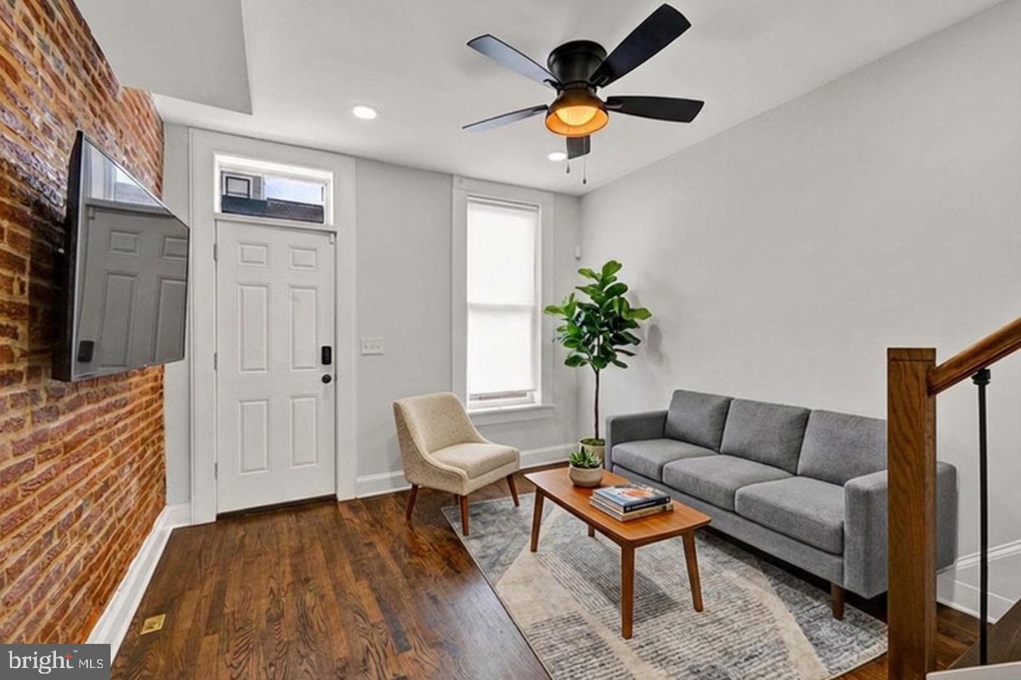 2 W BARNEY STREET - Photo 1