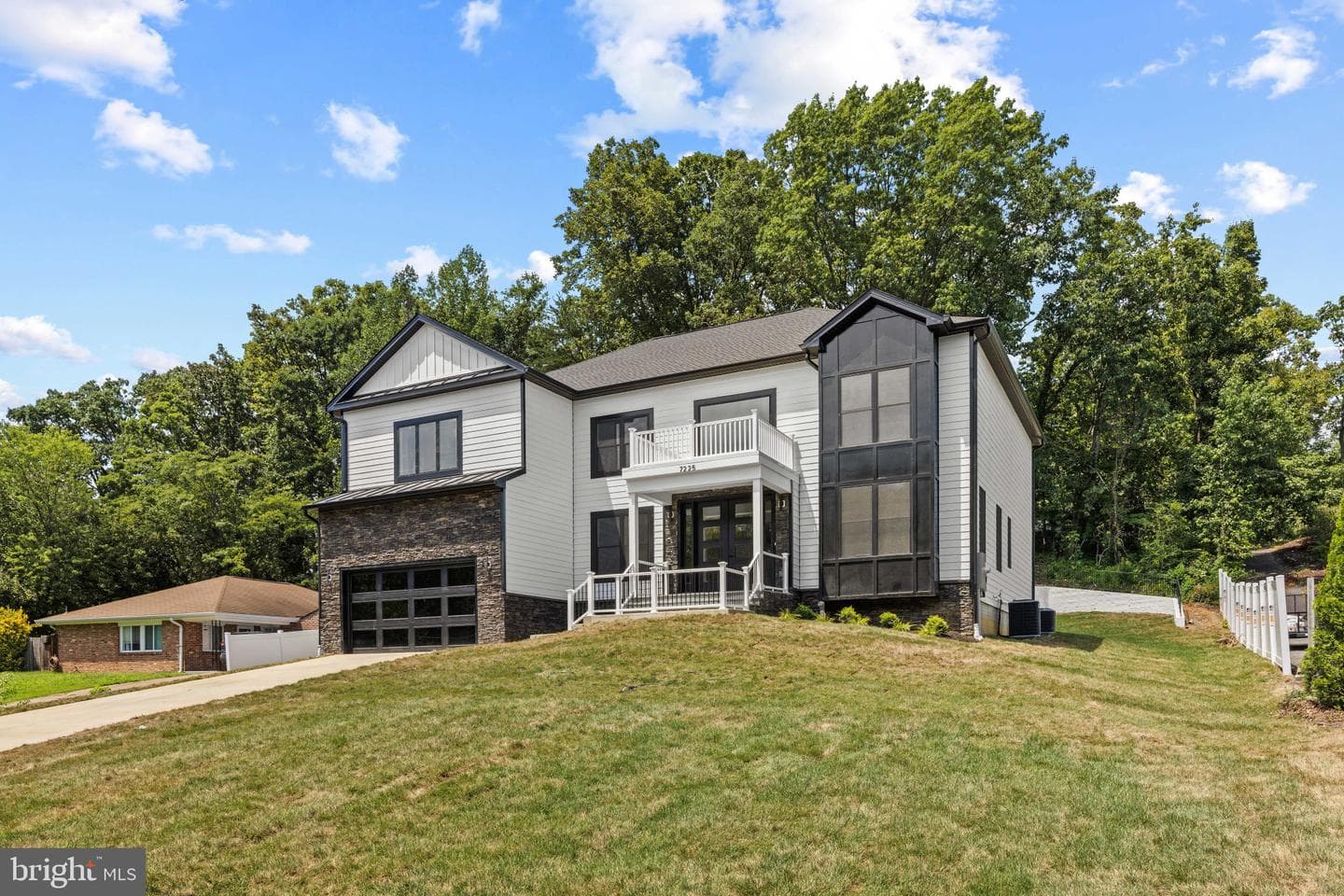 7225 BARRY ROAD