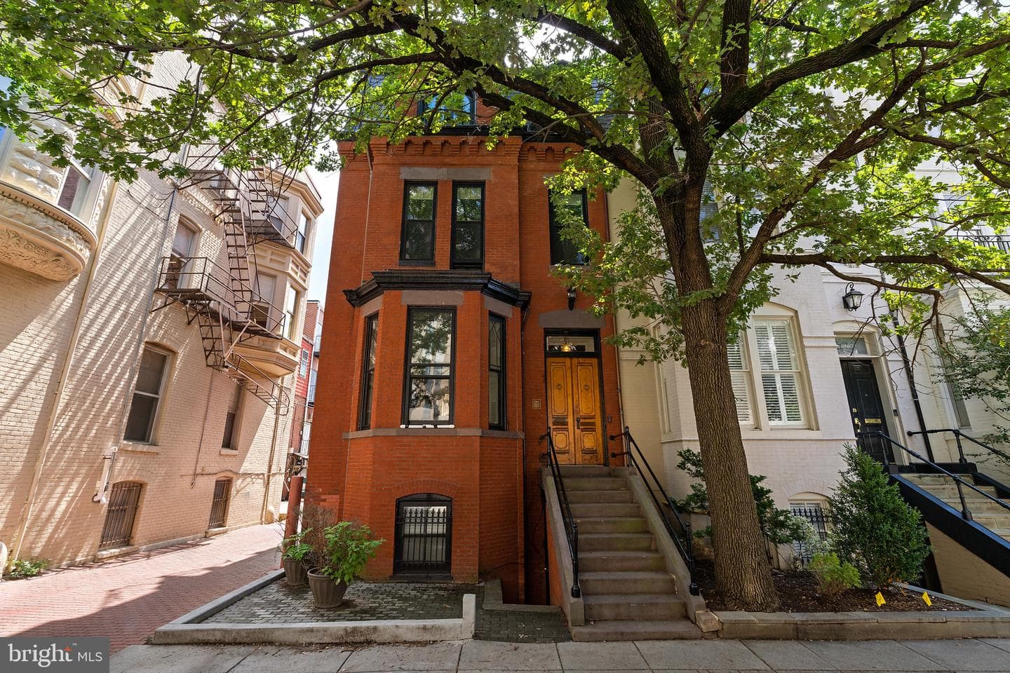 2010 Hillyer Pl NW, Washington, DC 20009-1006, United States - Photo 1